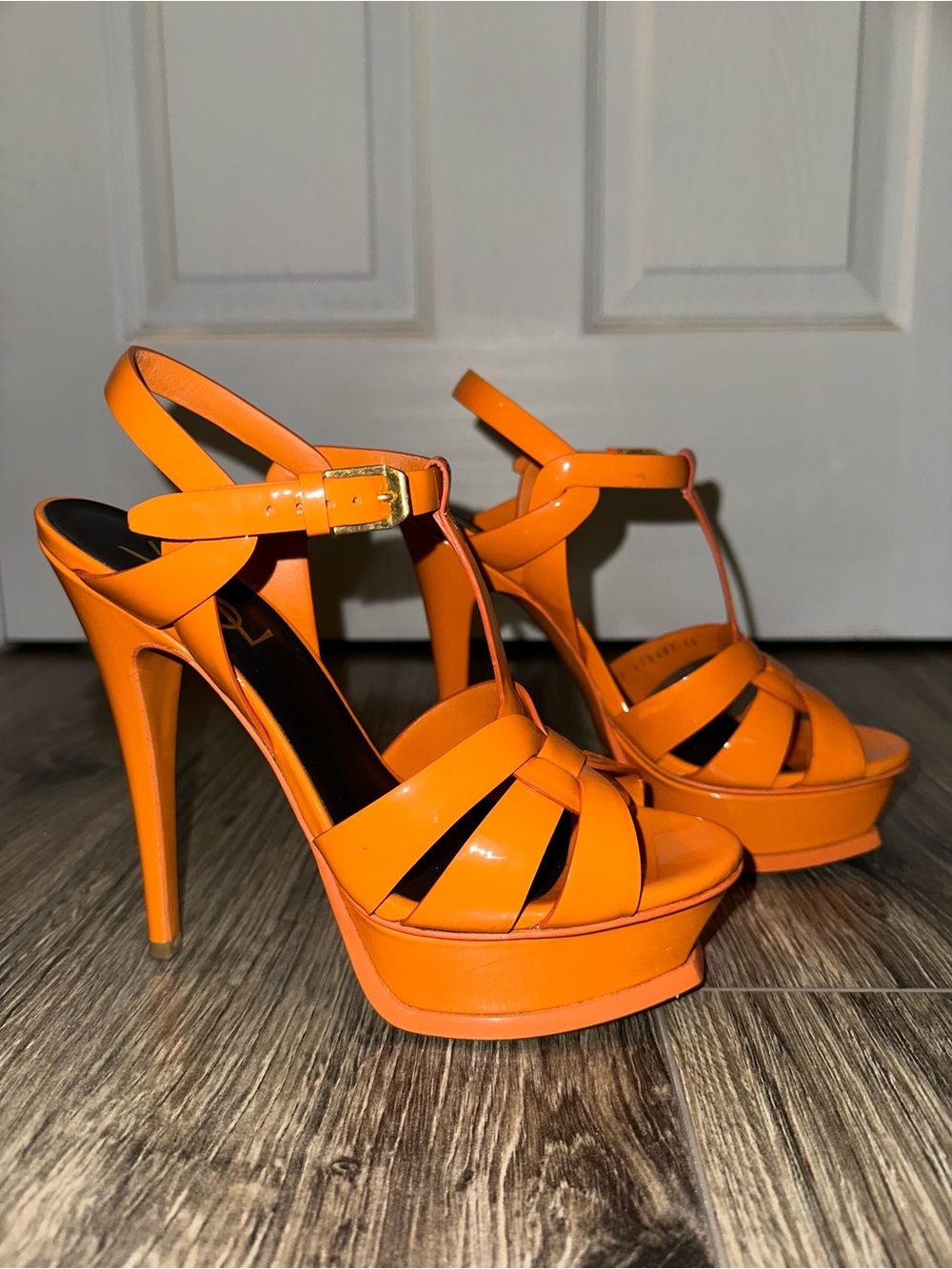 Yves Saint Laurent Vitello Vernice Soft Mandarine Patent Platform Sandals - Picture 5 of 7